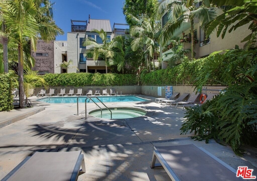 950 N Kings Road - Photo 38
