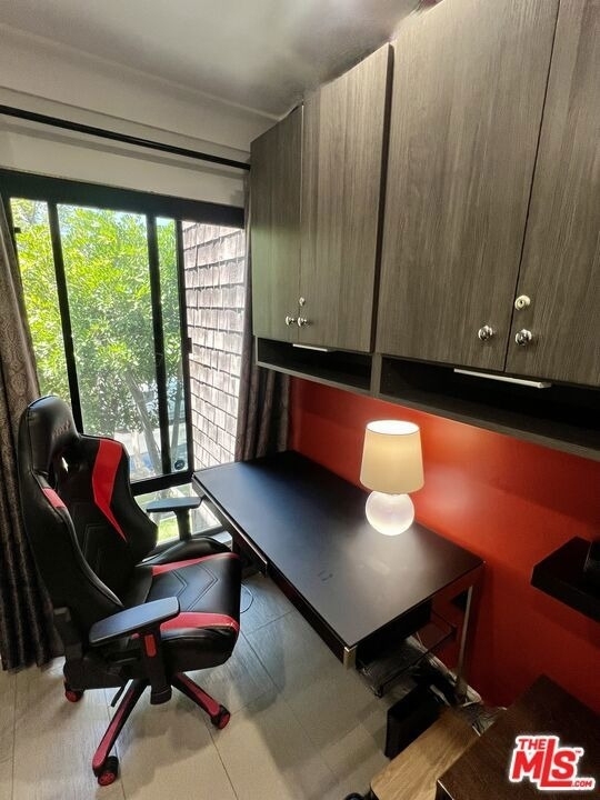 950 N Kings Road - Photo 2