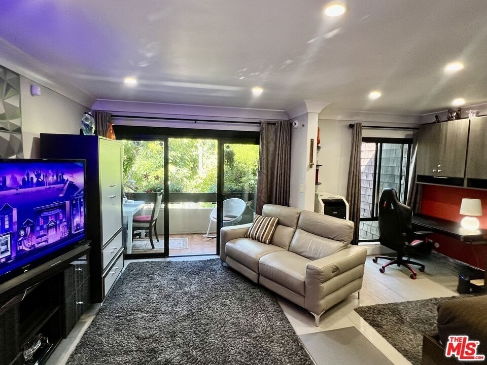 950 N Kings Road - Photo 10