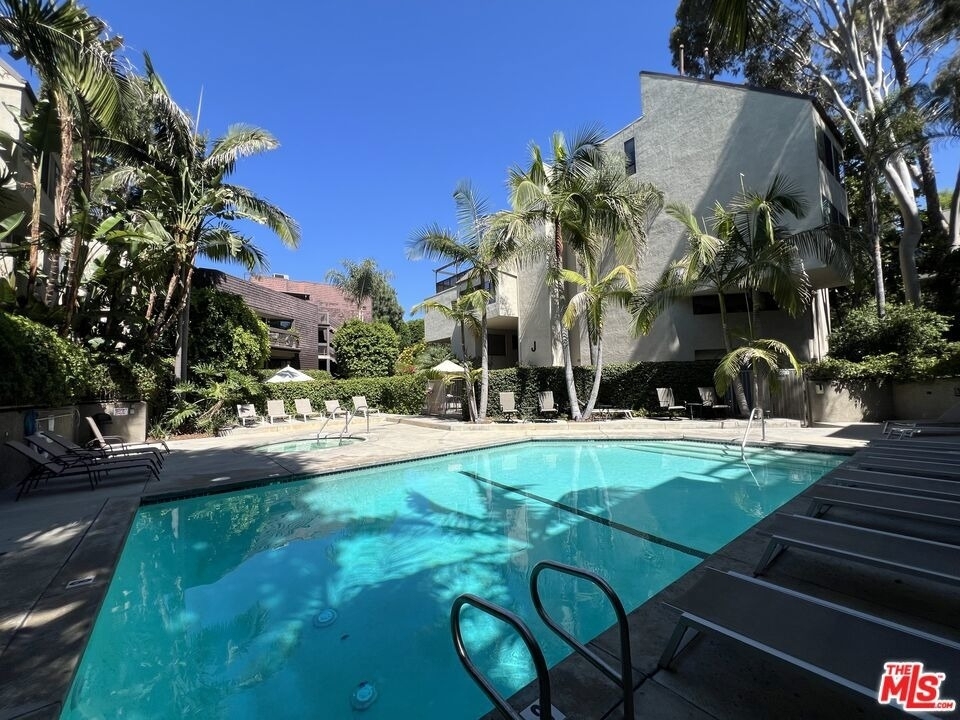 950 N Kings Road - Photo 14