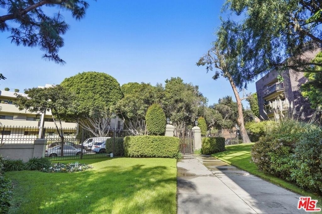 950 N Kings Road - Photo 22