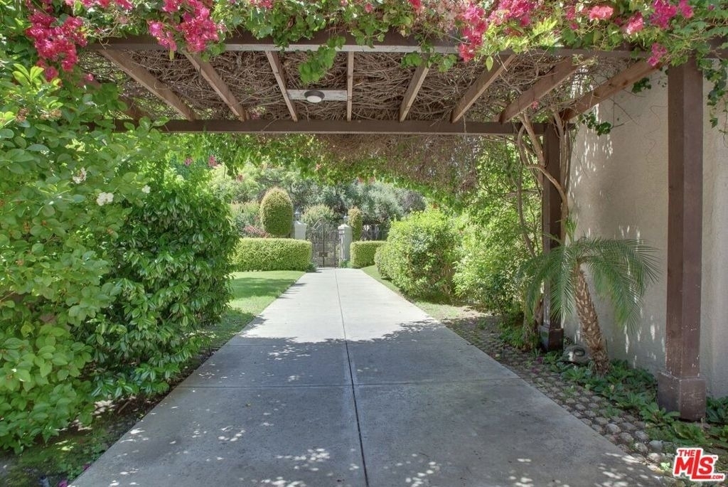 950 N Kings Road - Photo 35