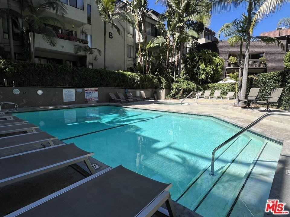 950 N Kings Road - Photo 5