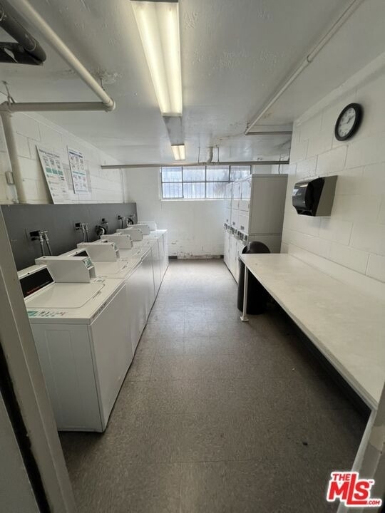 950 N Kings Road - Photo 67