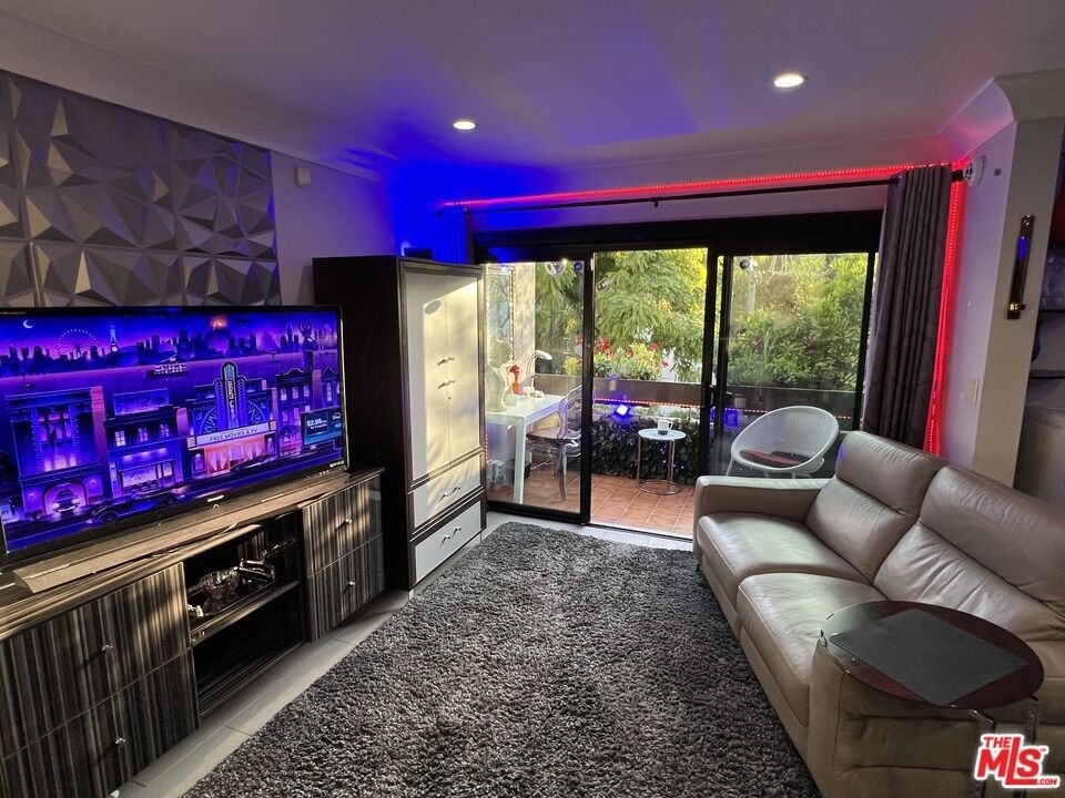950 N Kings Road - Photo 12
