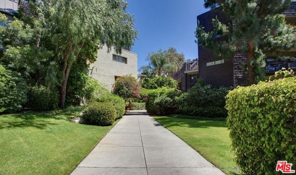 950 N Kings Road - Photo 27
