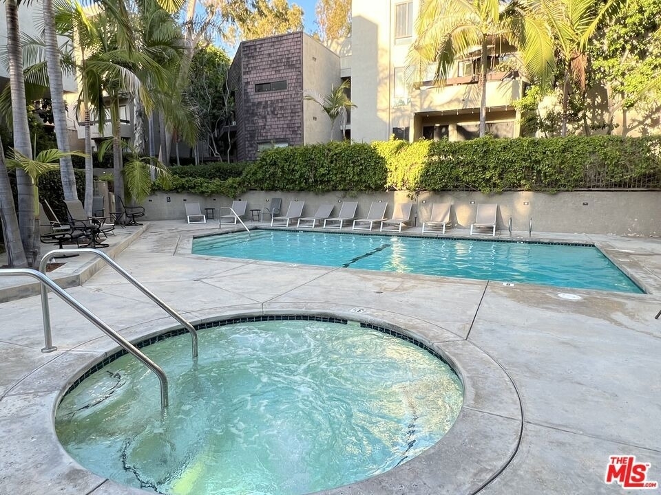950 N Kings Road - Photo 74