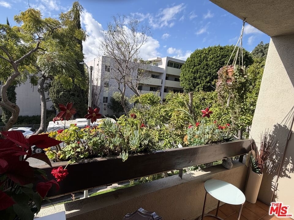 950 N Kings Road - Photo 16