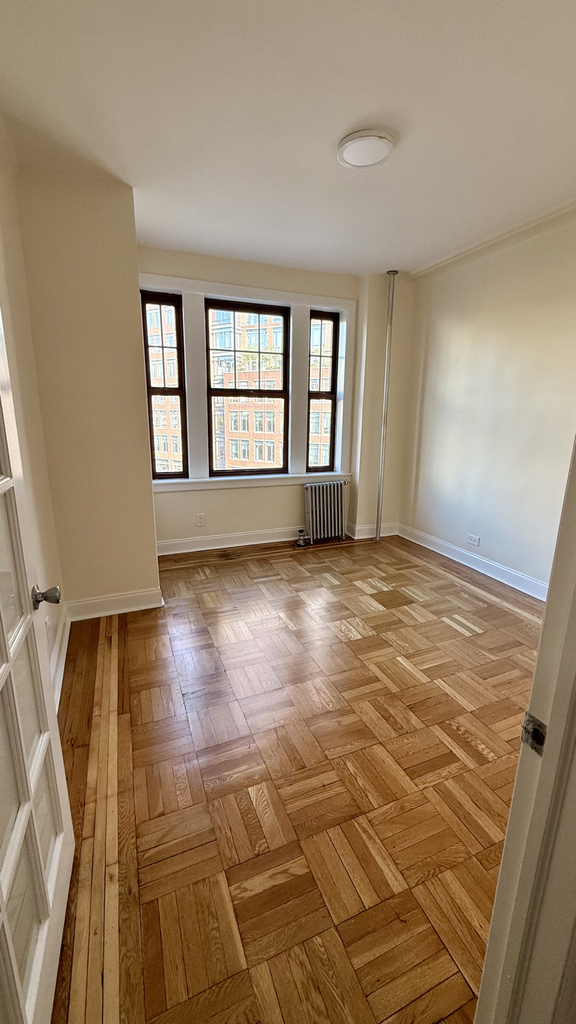 West 11th Street - Photo 5