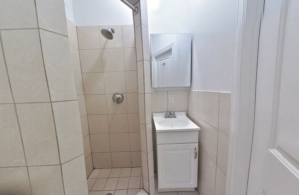 207 West 11th Street - Photo 5