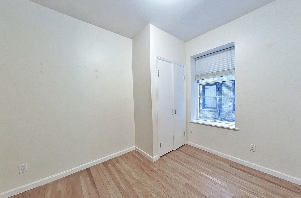 207 West 11th Street - Photo 3