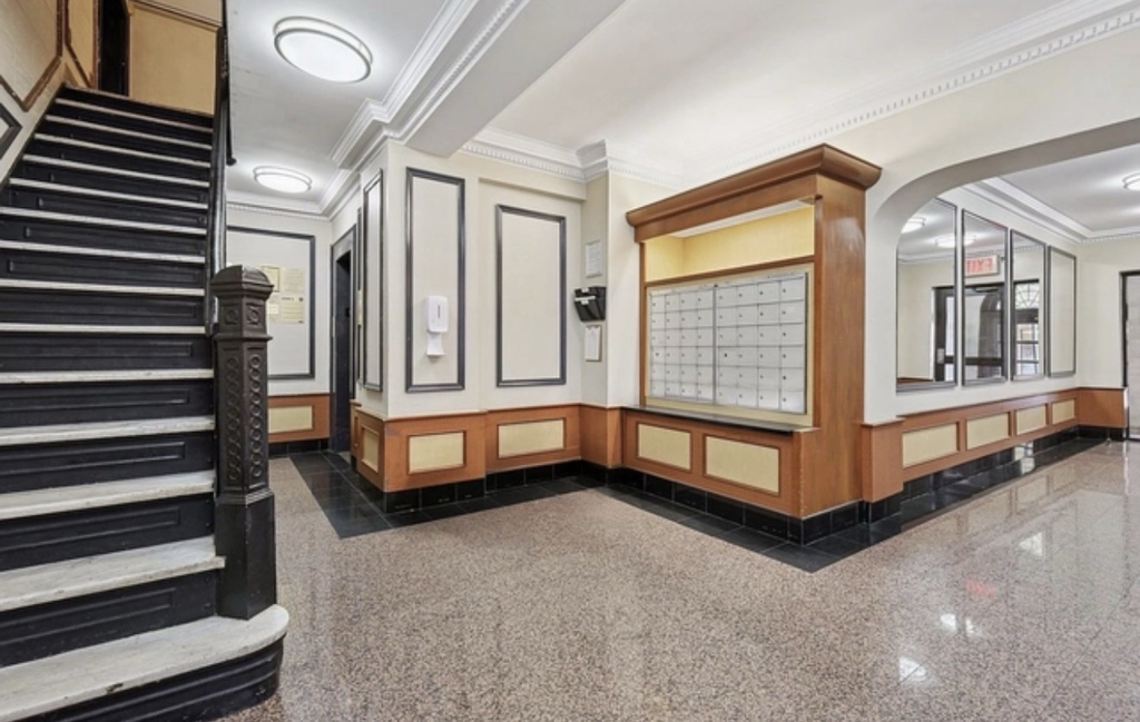 West 11th Street - Photo 12