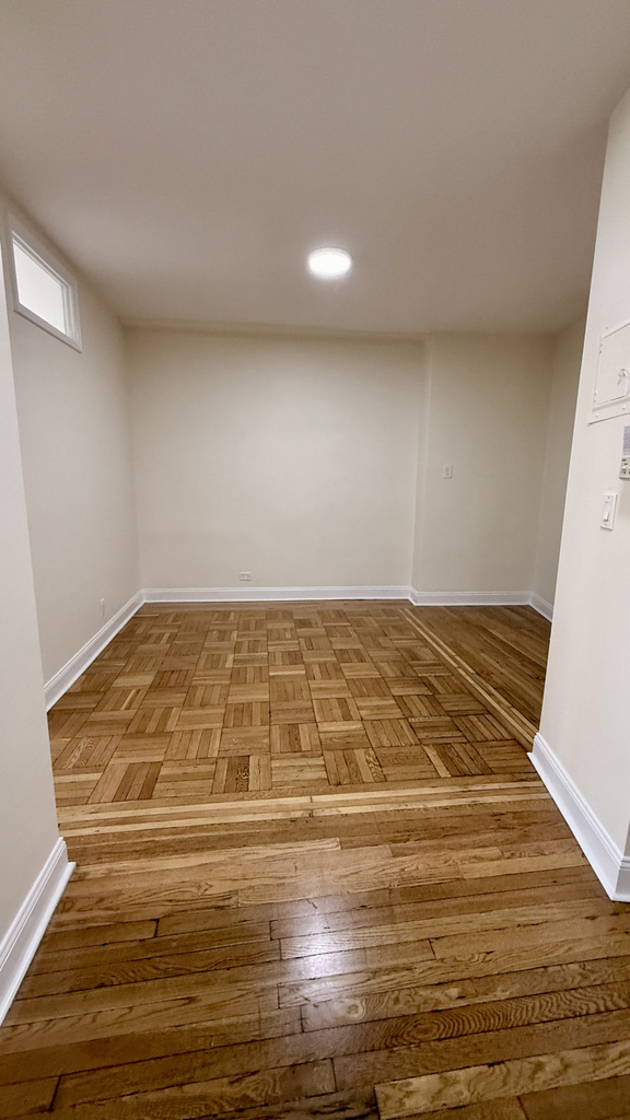 West 11th Street - Photo 8