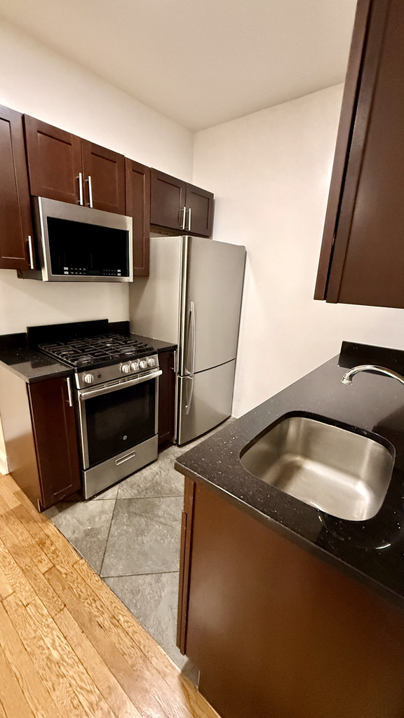 West 11th Street - Photo 2