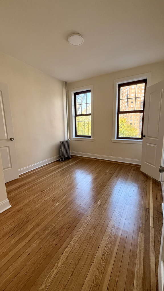 West 11th Street - Photo 6