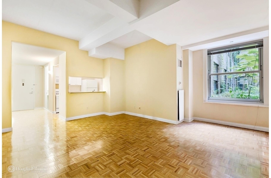 88 Greenwich St - Photo 0