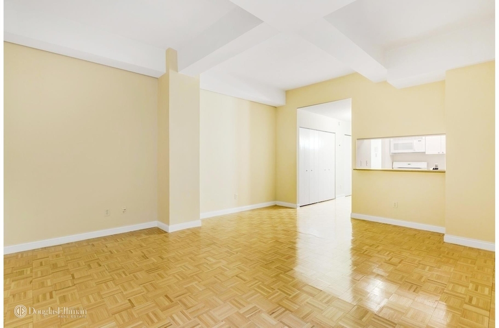 88 Greenwich St - Photo 3