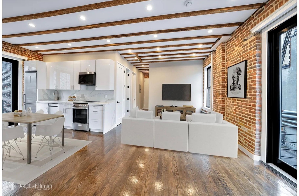 228 Eighth Ave - Photo 1