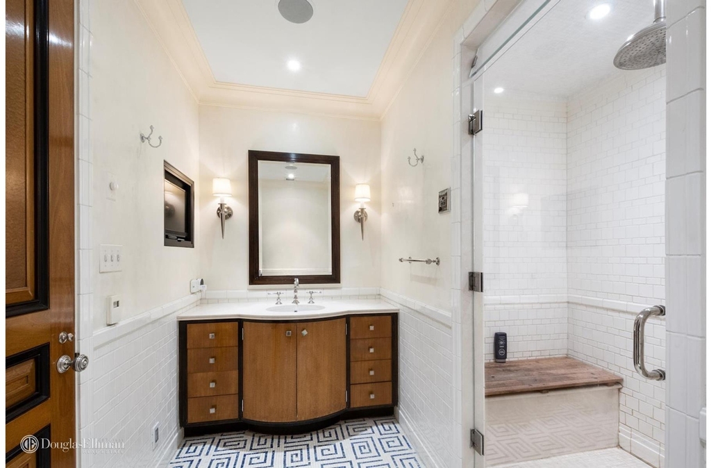 415 E 54th St - Photo 7