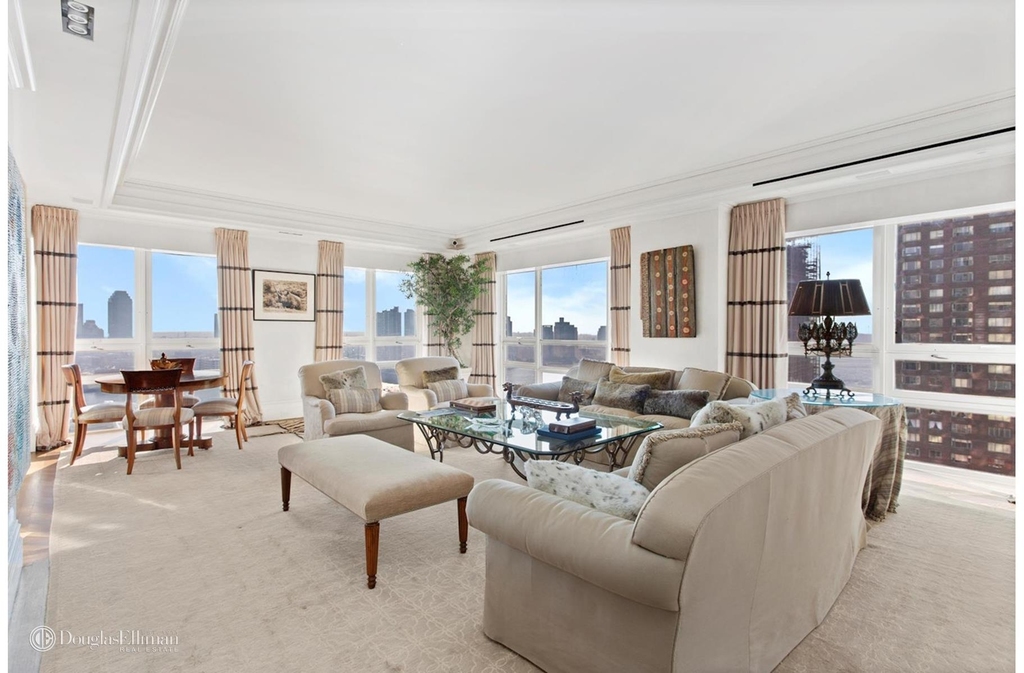 415 E 54th St - Photo 0