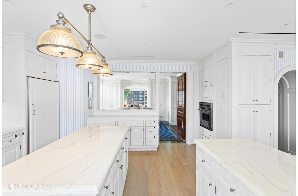 415 E 54th St - Photo 12