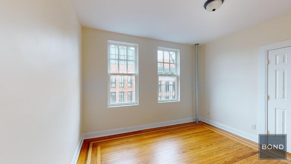 207-209 W 11th Street - Photo 2