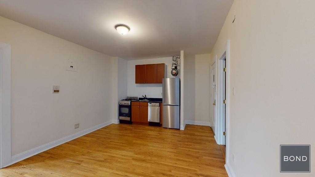 207-209 W 11th Street - Photo 1