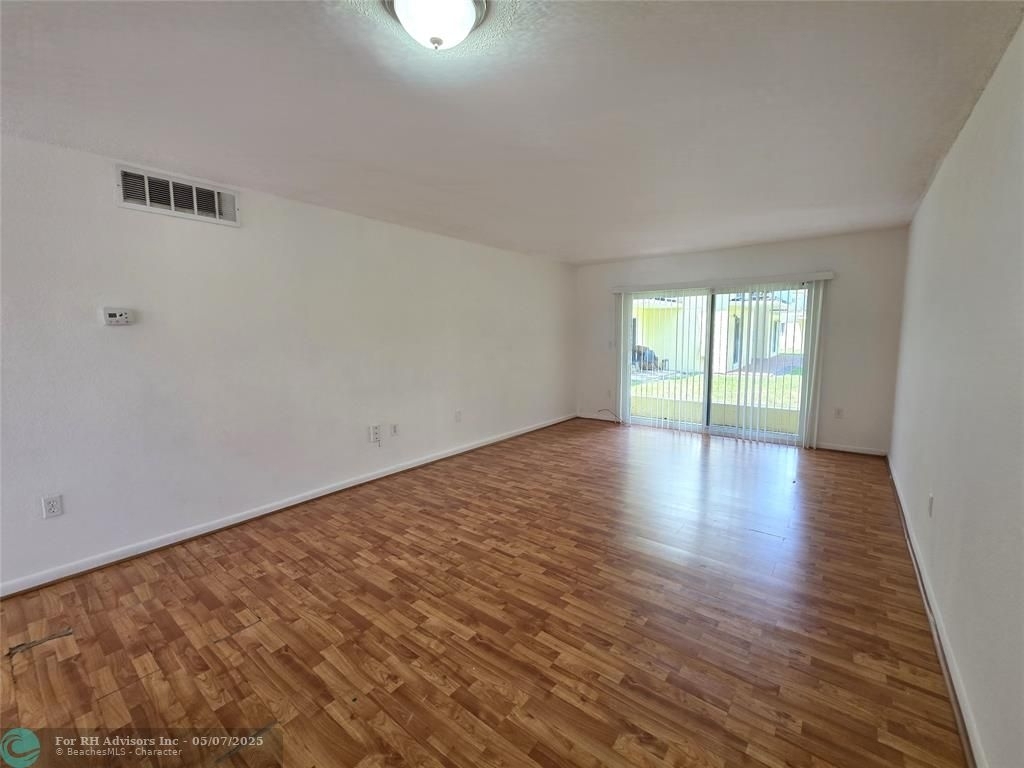 505 Nw 177th St - Photo 2