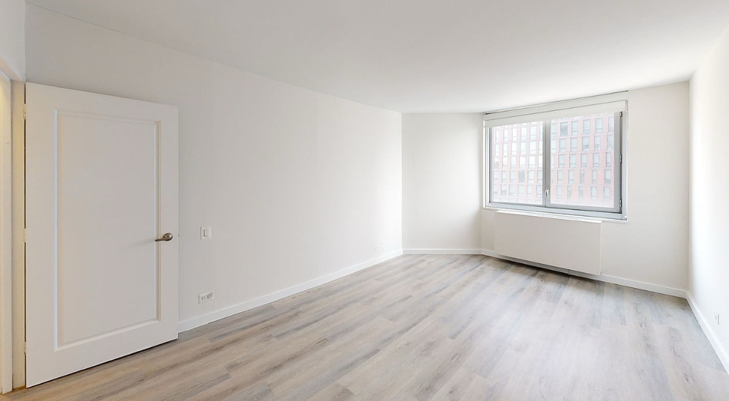 East 34th Street - Photo 6