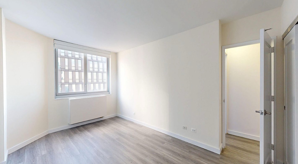 East 34th Street - Photo 5