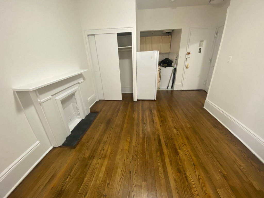 Madison Avenue - Photo 1