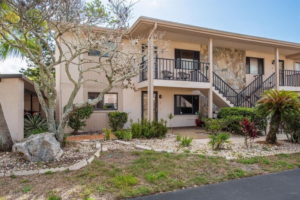 9910 Eagles Point Circle - Photo 2