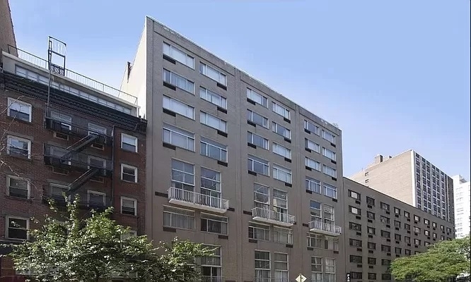 220 East 24th Street - Photo 3