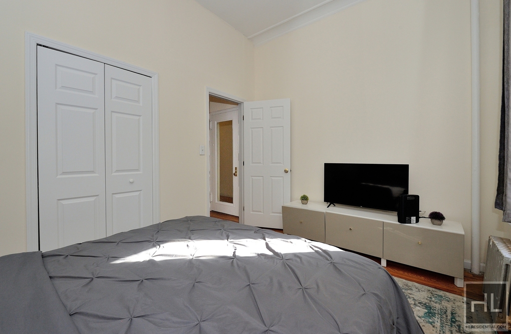 East 36 Street - Photo 16