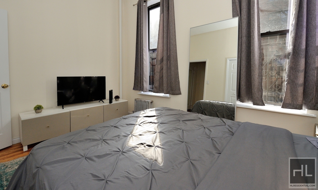 East 36 Street - Photo 6
