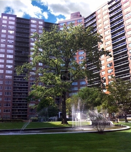 Queens Boulevard - Photo 5