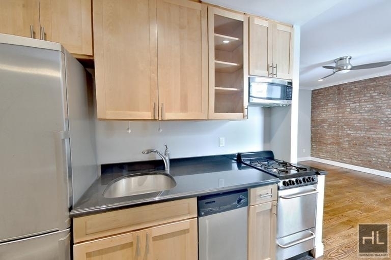 East 100th Street - Photo 3