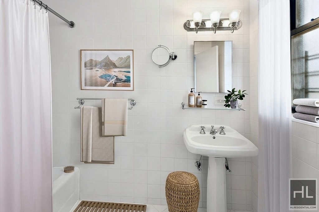 West 34th Street - Photo 1