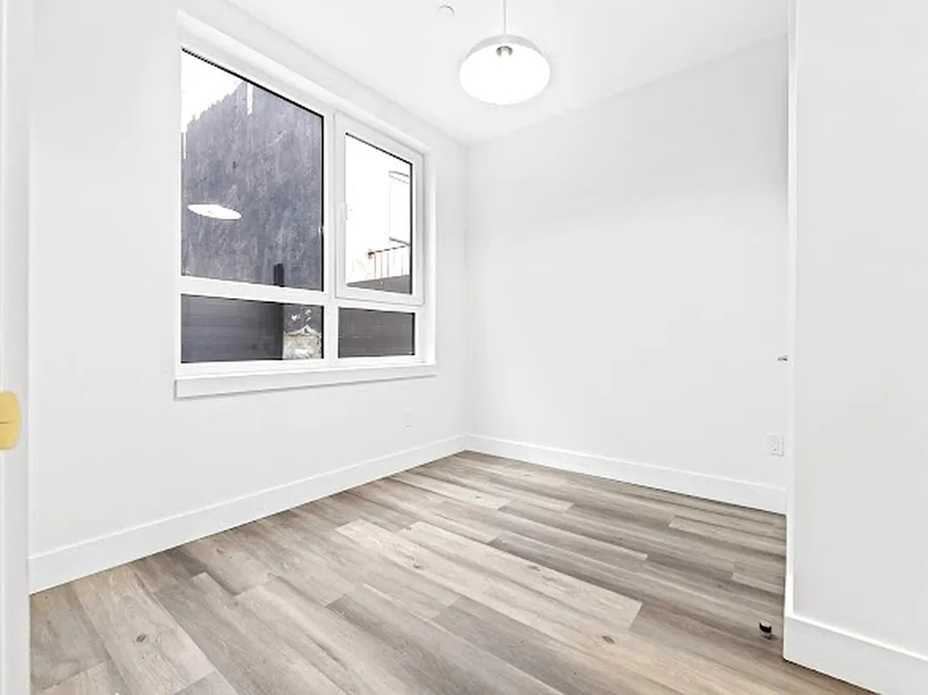2337 Bedford Avenue - Photo 3