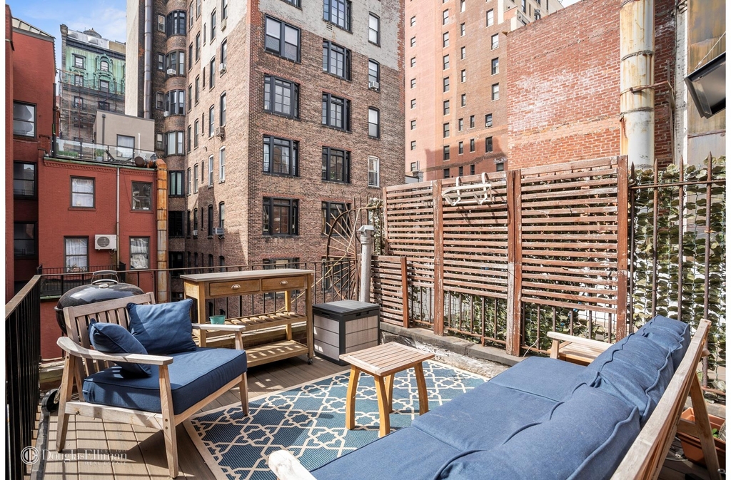 104 W 73rd St - Photo 4