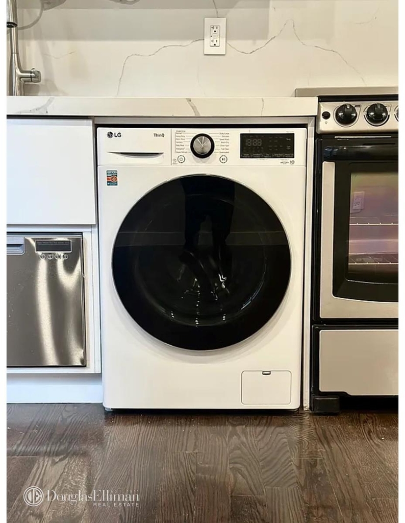 244 W 22nd St - Photo 9