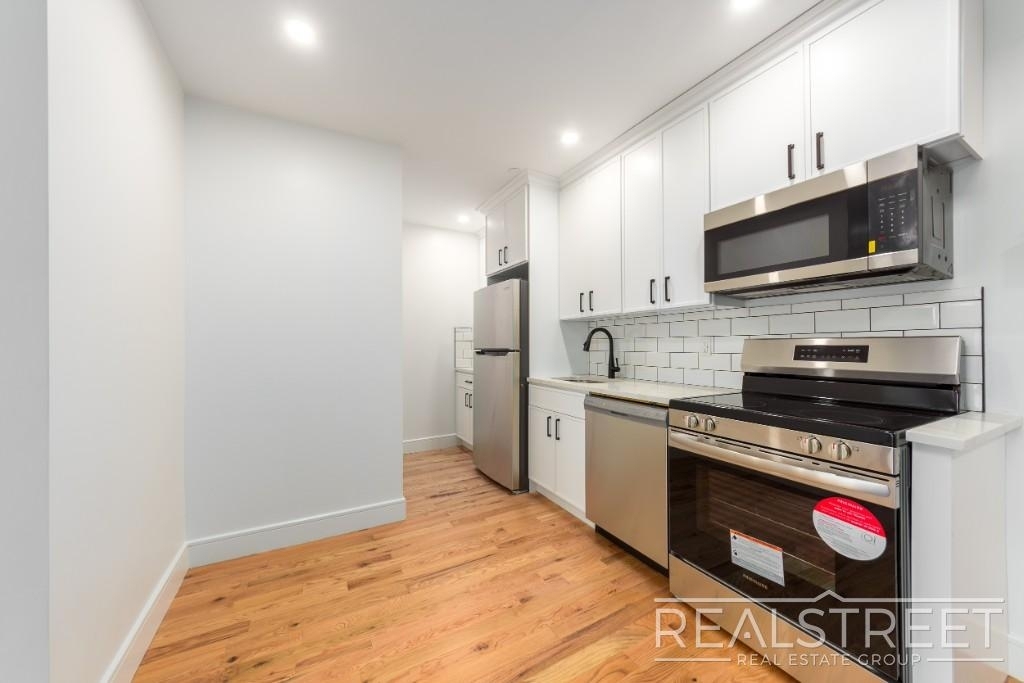 1439 Lincoln Place - Photo 5