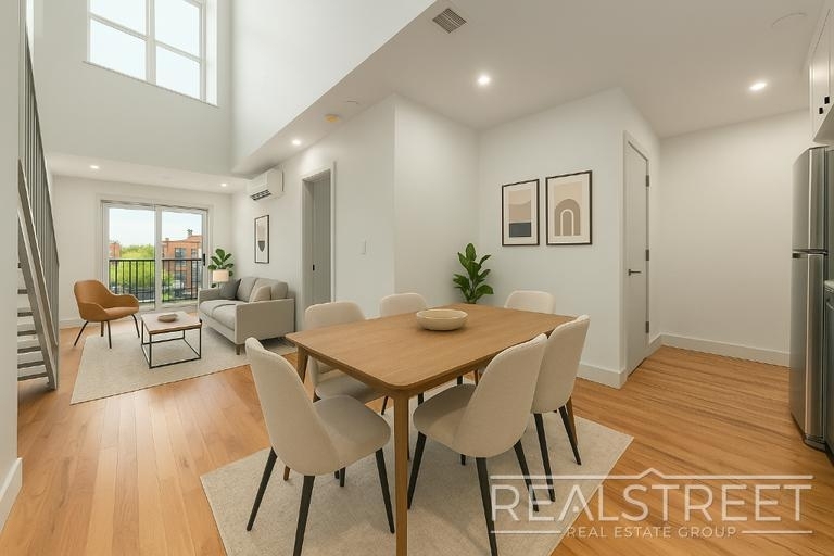 1439 Lincoln Place - Photo 2
