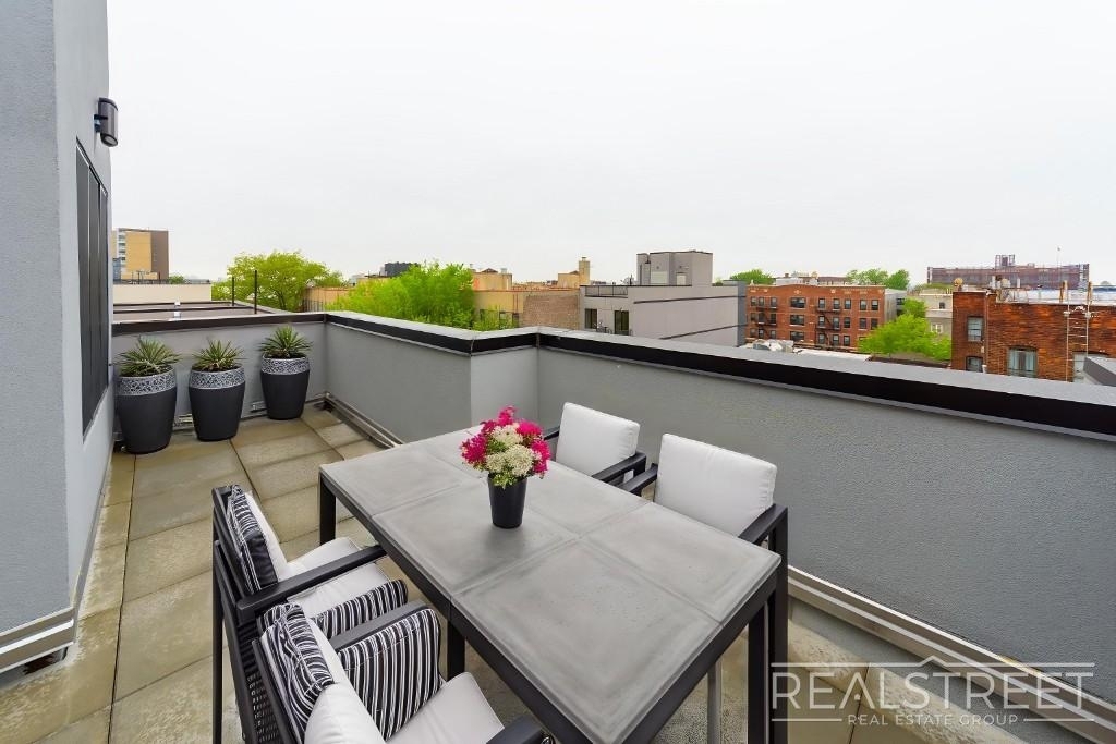 1439 Lincoln Place - Photo 10