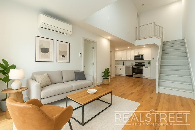 1439 Lincoln Place - Photo 1