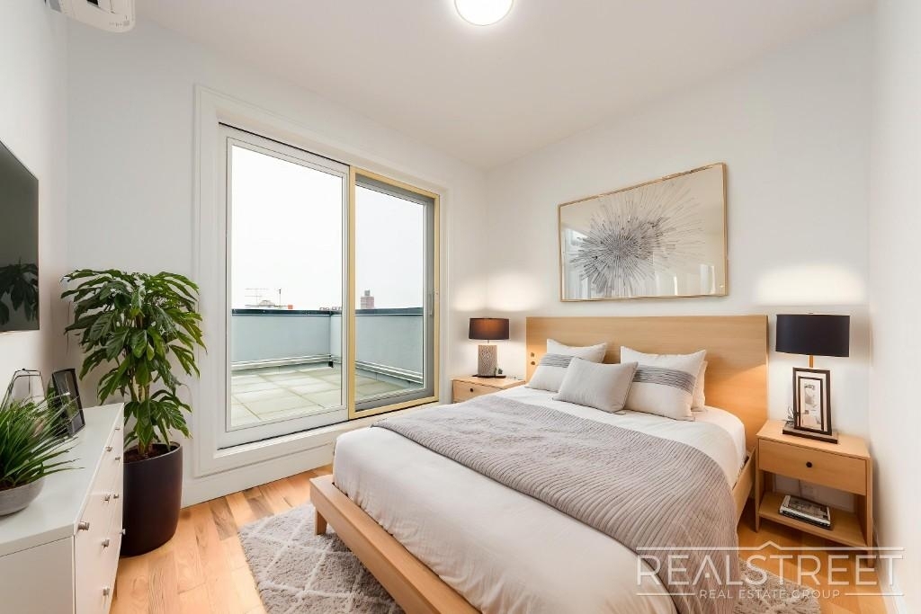 1439 Lincoln Place - Photo 6