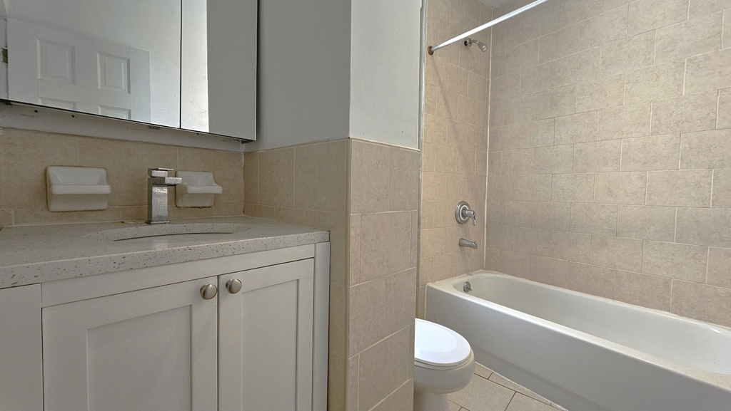 West 181st Street - Photo 6