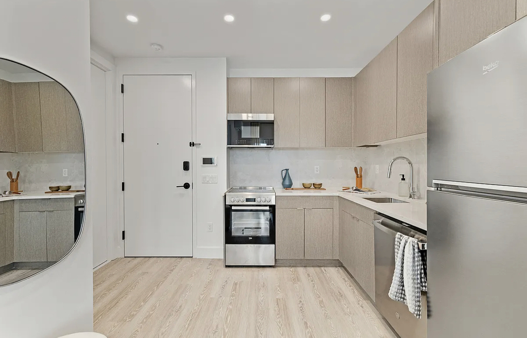 706 East 32nd Street - Photo 7