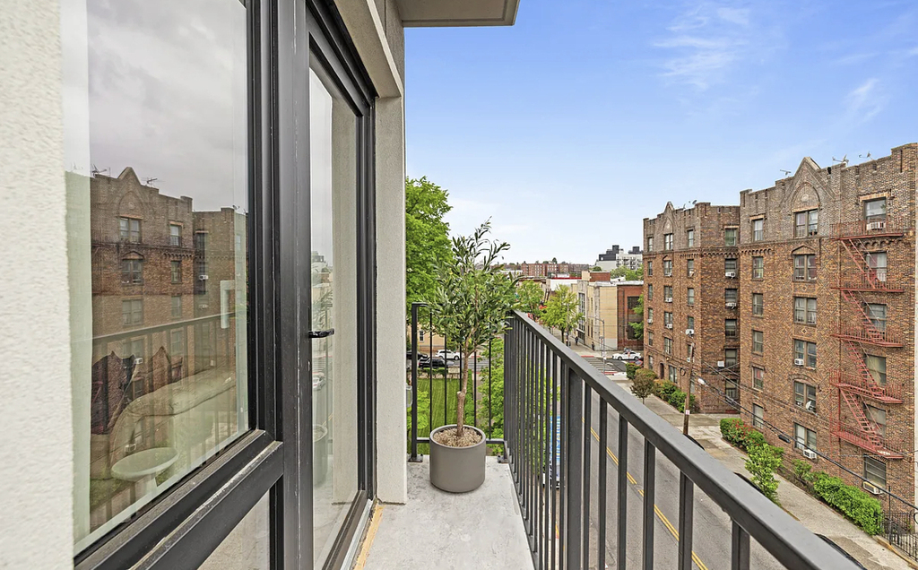 706 East 32nd Street - Photo 2