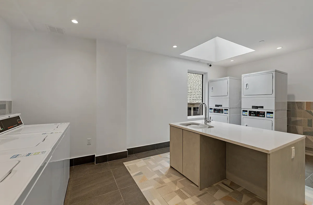 706 East 32nd Street - Photo 8